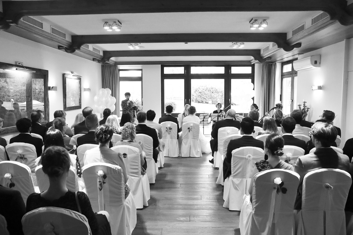 Freie Trauung im festlichen Saal im Raum Stuttgart, Sindelfingen, Böblingen mit Lovelin Events